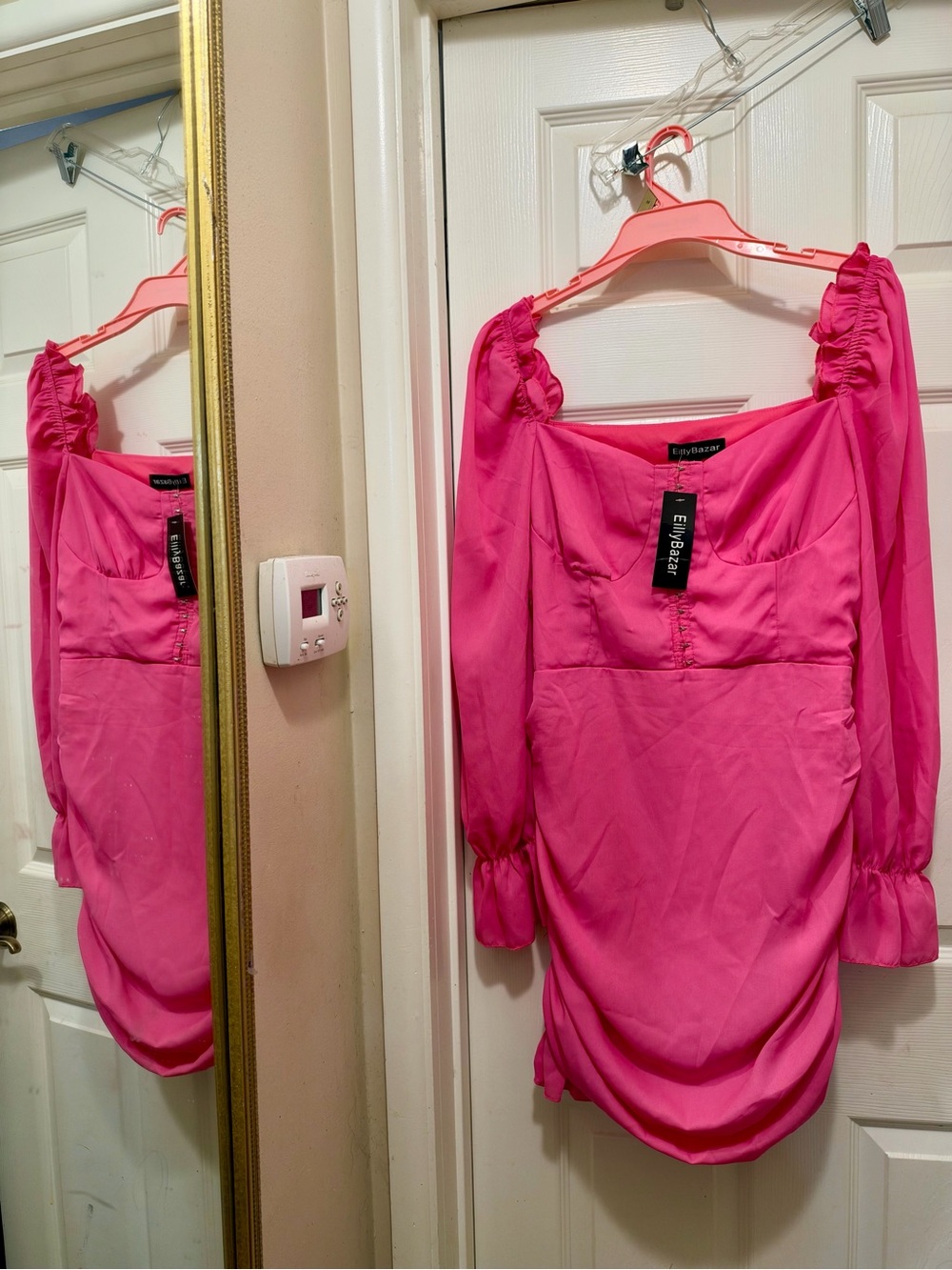 Eilly bazar Vibrant Hot Pink Square-Neck Long Sleeve Crop Top